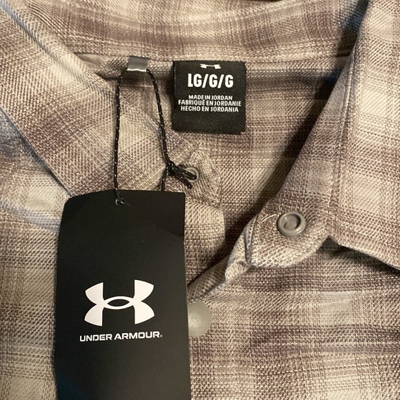 Mens UA Button-Up Shirt - Picture 4 of 5